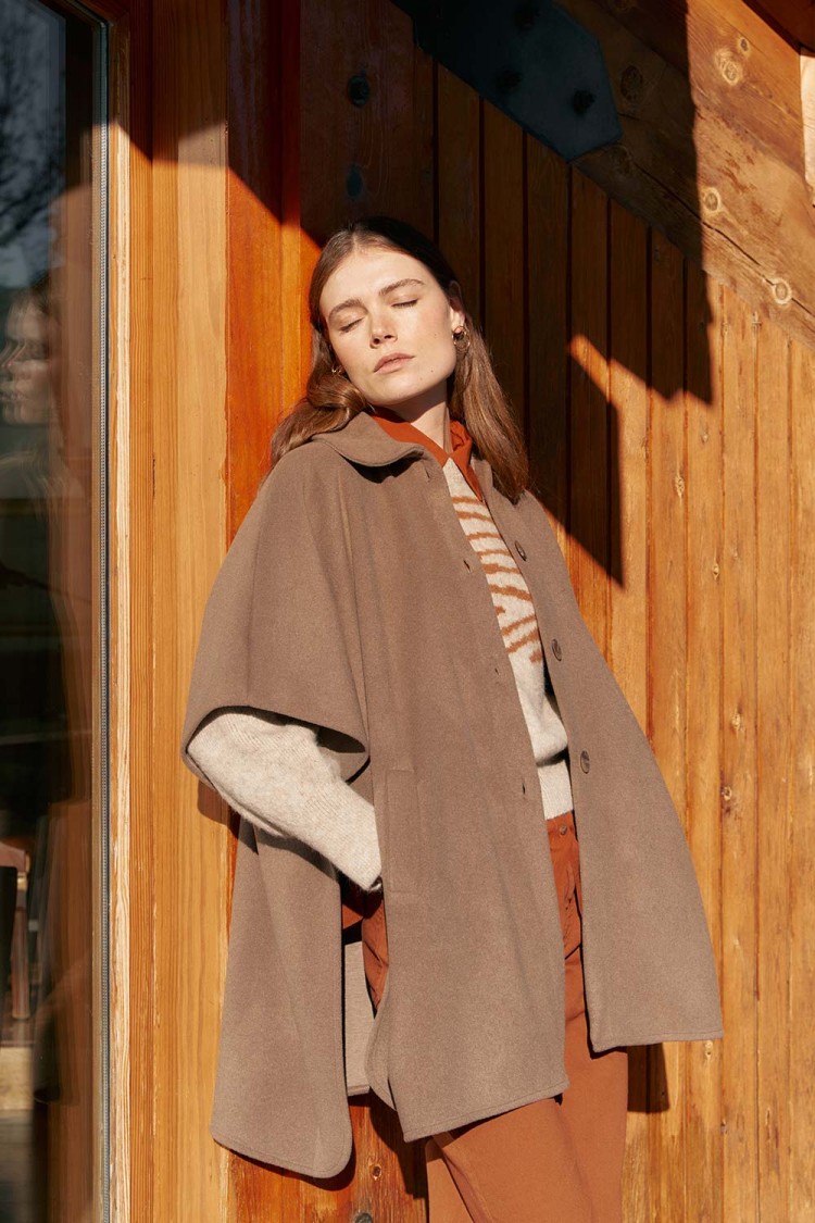 ABRIGO TIPO CAPA  SAJA