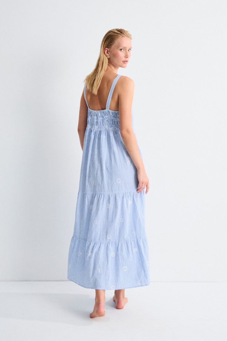 VESTIDO BORDADO 2